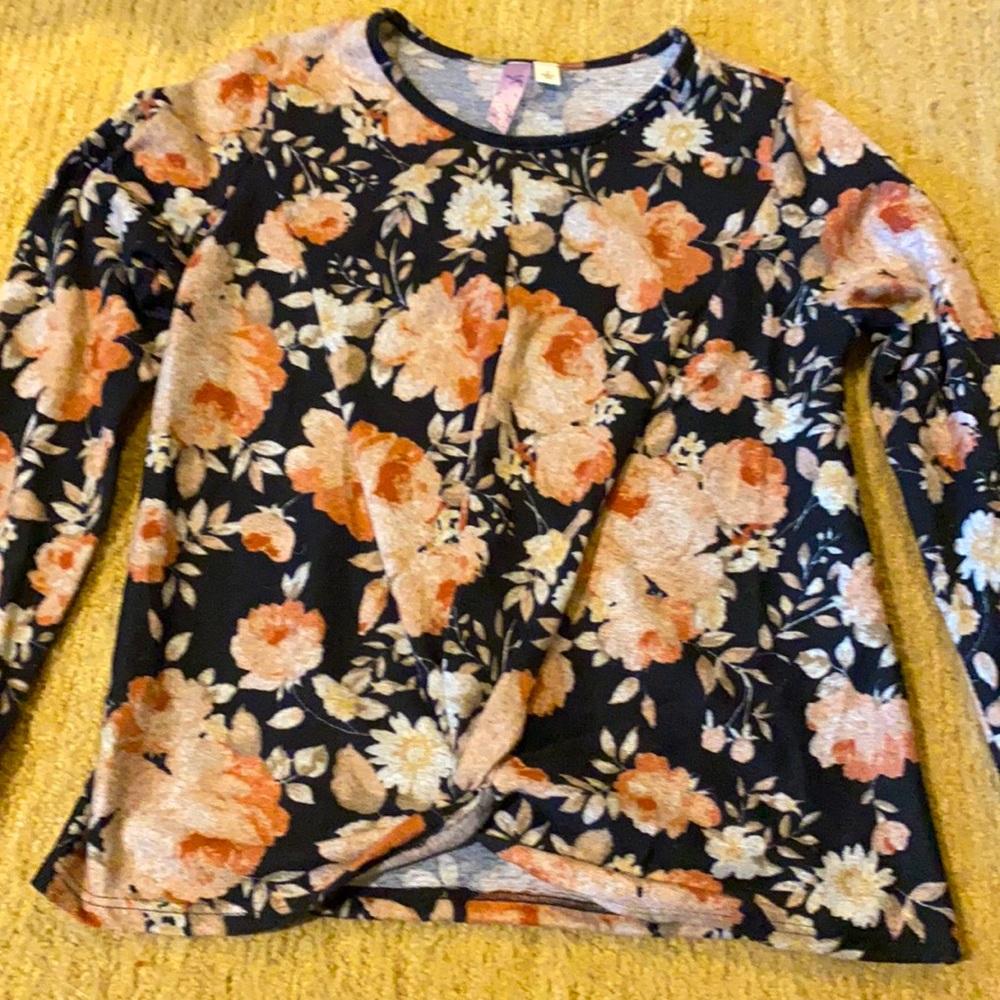 Long sleeve tied top